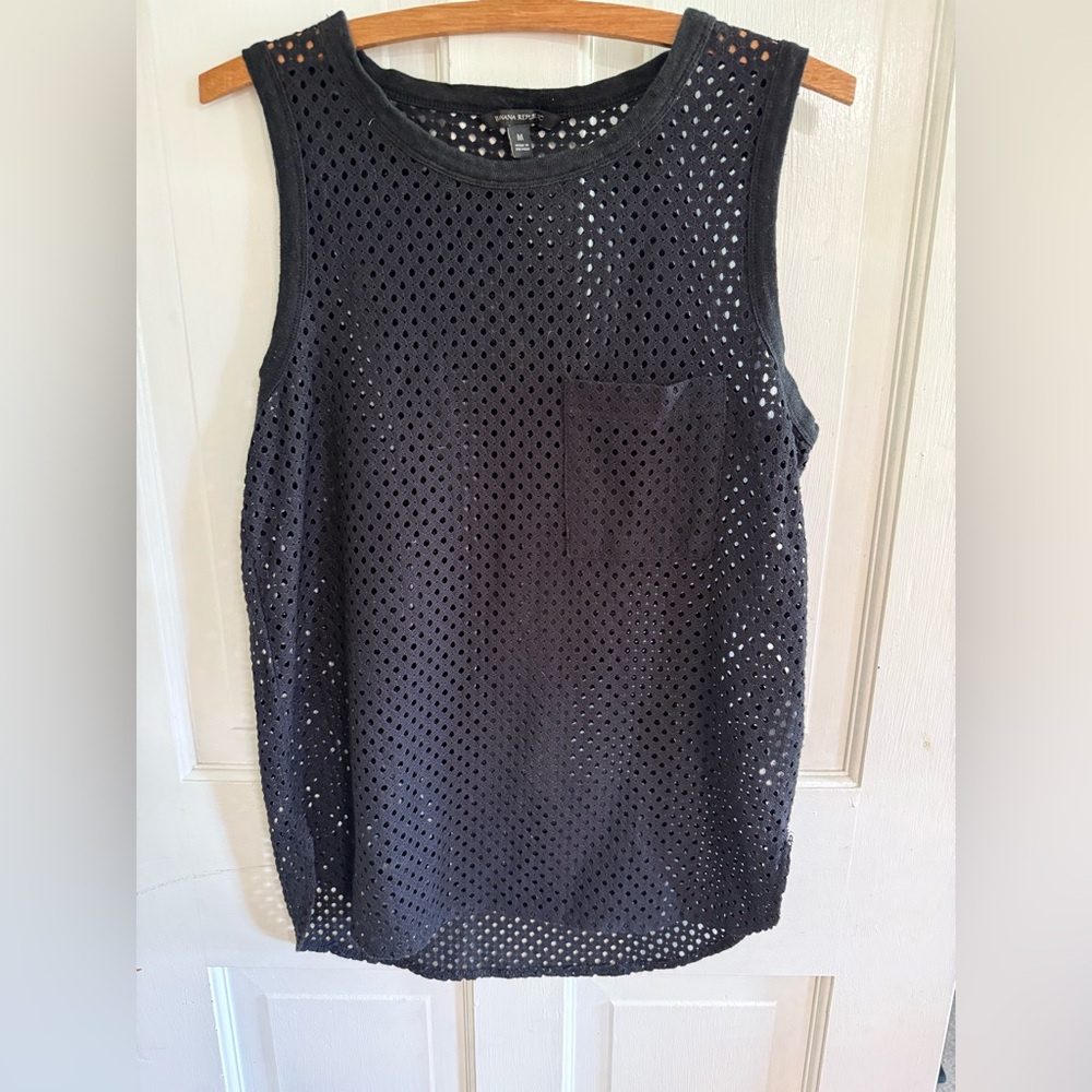 Banana Republic Women’s Tank Top Black‎ Med. Open Stitch Mesh Die Cut Pocket
